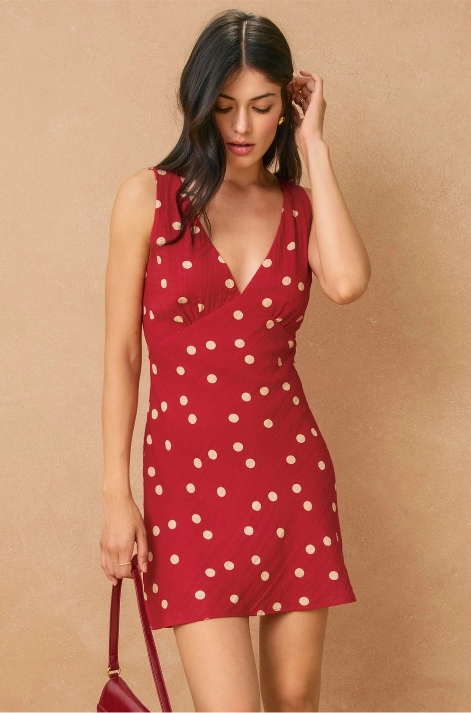 Robe courte rouge à pois avec dos lacé